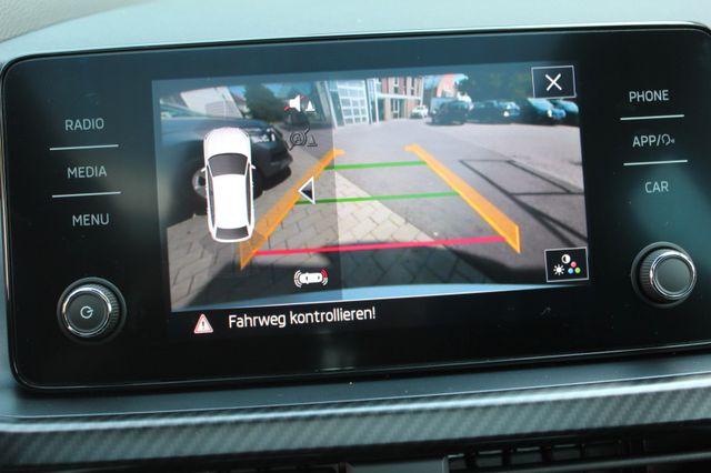 Scala DSG/LED/Navi/PDC/SHZ/ACC/Pano/MONTE CARLO!