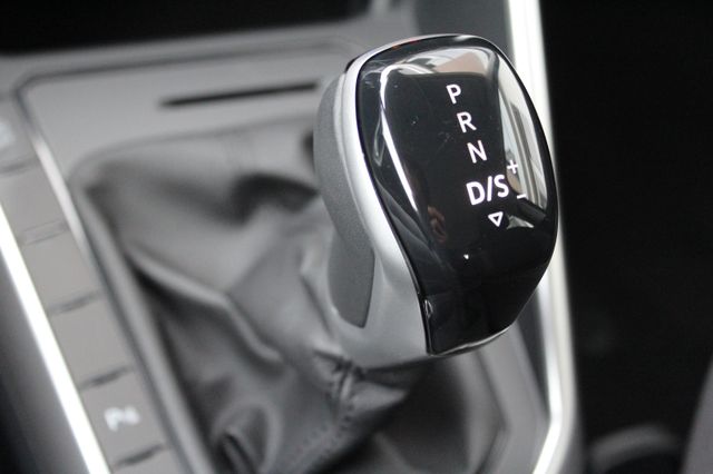 Polo VI Life/DSG/LED/Navi&gt;App/PDC/SHZ/5J Garanti